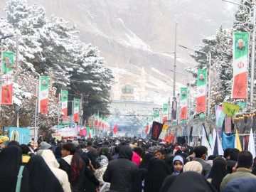 موکبهای شرکت توسعه آهن و فولاد گلگهر میزبان زائرین سردار دلها در گلزار شهدا