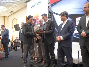 ایمان عتیقی مرد سال فولاد ایران شد